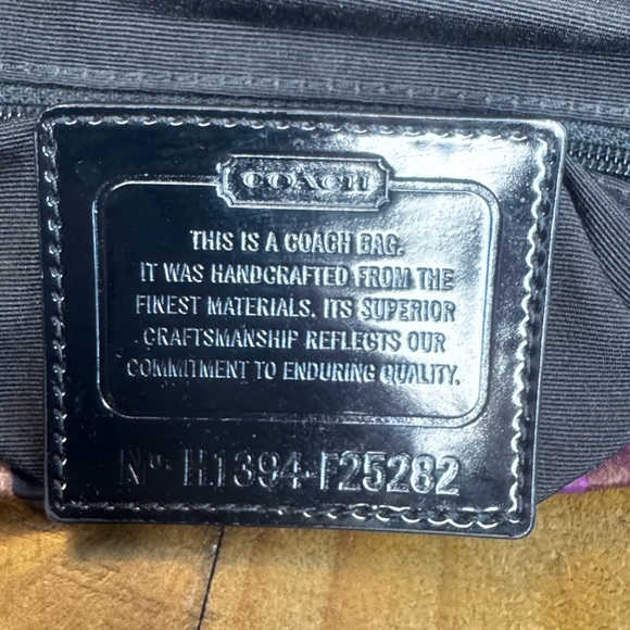 COACH CHEETA PURPLE PRINT HANDBAG. USED ONCE OR TWICE. IN PRISTINE CONDITION! - Picture 2 of 15